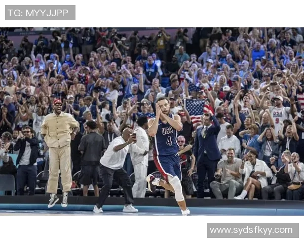 岁月如歌白发渐显詹姆斯与库里媒体日采访照引发球迷感慨