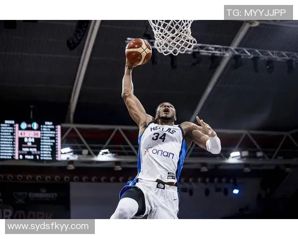 字母哥高效表现三节打卡下班贡献16分7板4助攻带领球队取得胜利