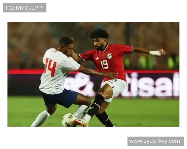 佛得角球员与球迷互动迎战关键战役冲击世界杯梦想