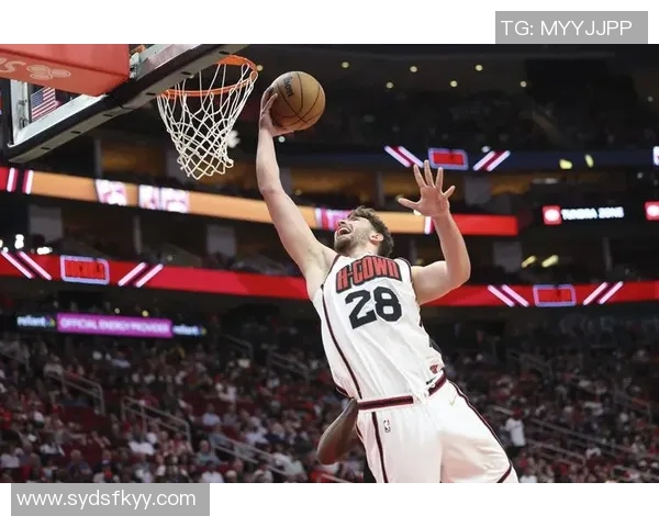 火箭队训练日常曝光杜兰特单打技艺提升申京专注低位技术磨练