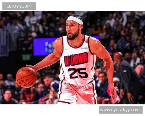 西蒙斯强调高强度防守是绿军标准努力融入球队防守体系 西蒙斯强调高强度防守是绿军标准努力融入球队防守体系