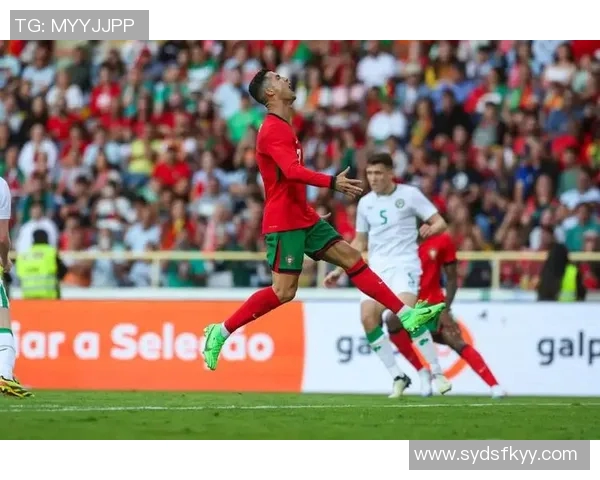 马内射门被挡菲利克斯补射完成帽子戏法球队大胜5-1领先