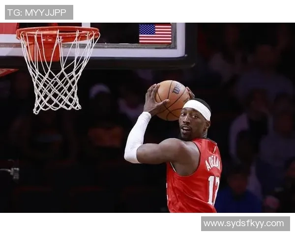 阿德巴约力挺希罗强调球队团结反对外界指责与抨击