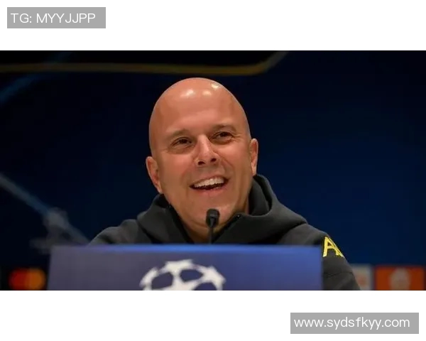 荷兰记者放弃返程航班专程留守参加斯洛特赛前发布会 荷兰记者放弃返程航班专程留守参加斯洛特赛前发布会