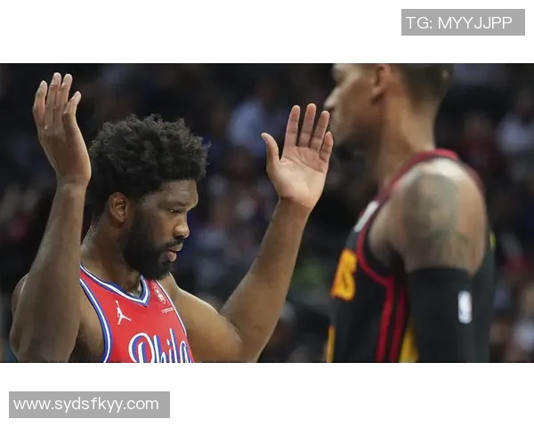 亨特快攻如闪电起飞骑扣恩比德大帝瞬间跪倒场上震撼全场