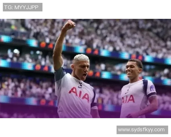 英超积分榜混乱不堪枪手领先曼城黑猫19分四队紧追其后