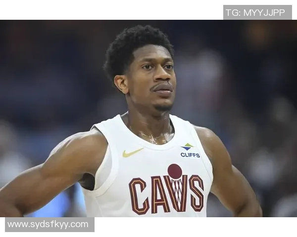 亨特上半场表现出色6投5中轻松斩获12分6篮板1助攻1抢断