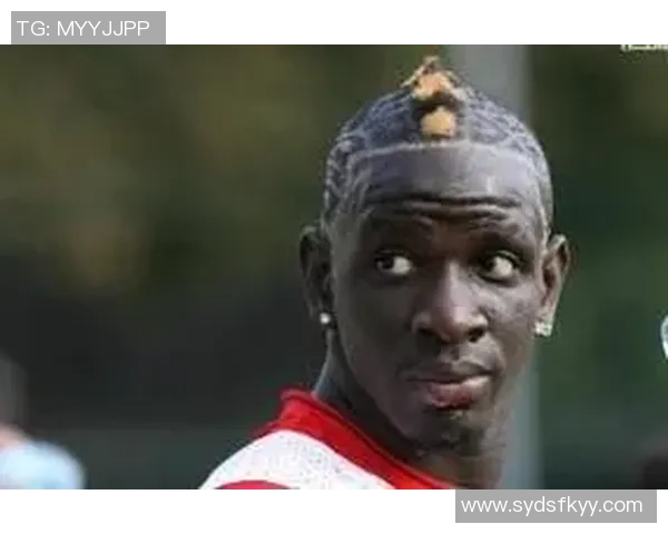 前巴黎利物浦后卫萨科宣布退役感谢球迷致敬与祝福