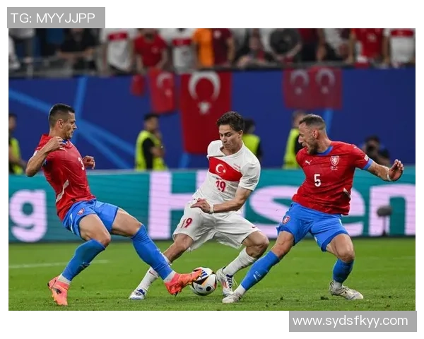 土耳其队在世预赛中大胜格鲁吉亚伊尔迪兹和德米拉尔联手攻入四球